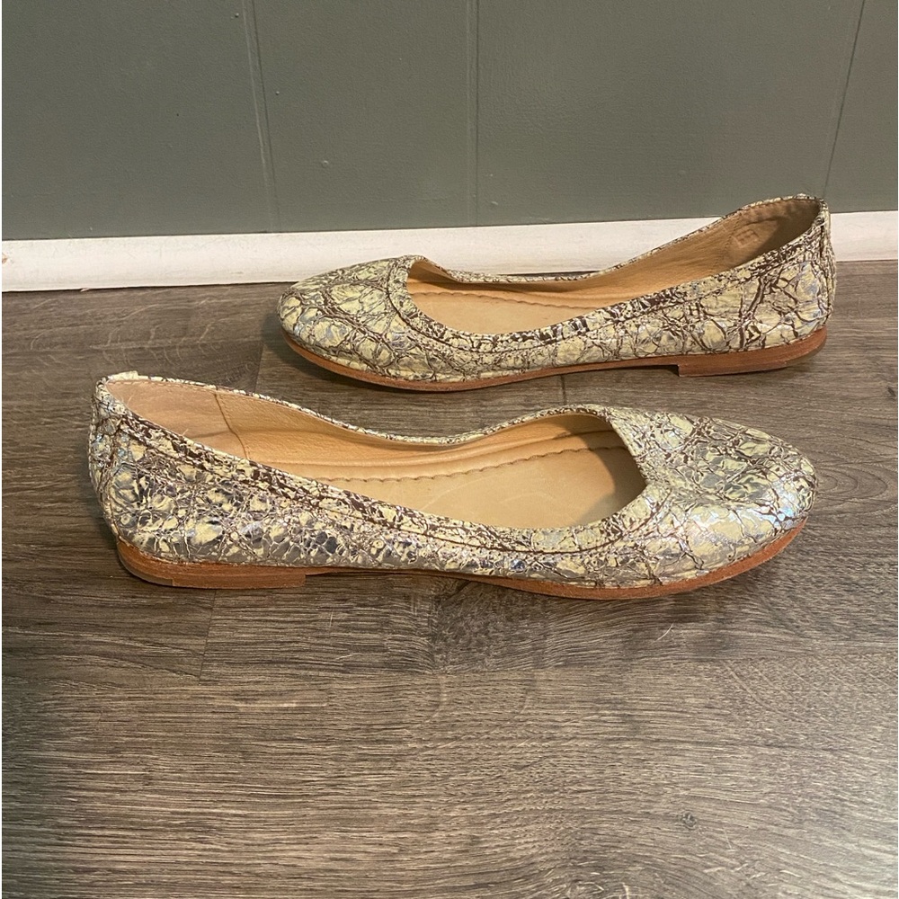 Frye - Carson Crackle Metallic Ballet Flats - 7M - Picture 5 of 11